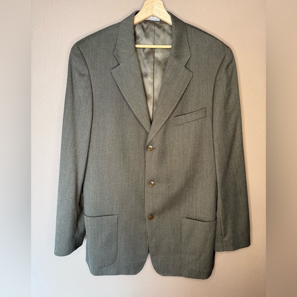 Bachrach Men's Three Button 100% Wool Classic Sports Coat Blazer Size 44T Taupe